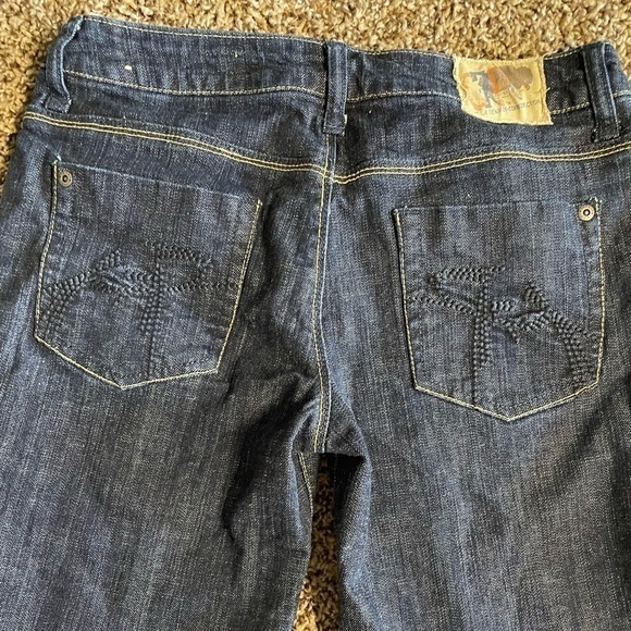 C7P size 5 mid rise knee high dark wash jean shorts - Picture 4 of 6